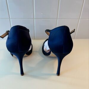 Stunning pair of Navy Jewel Badgley Mischka Shoes